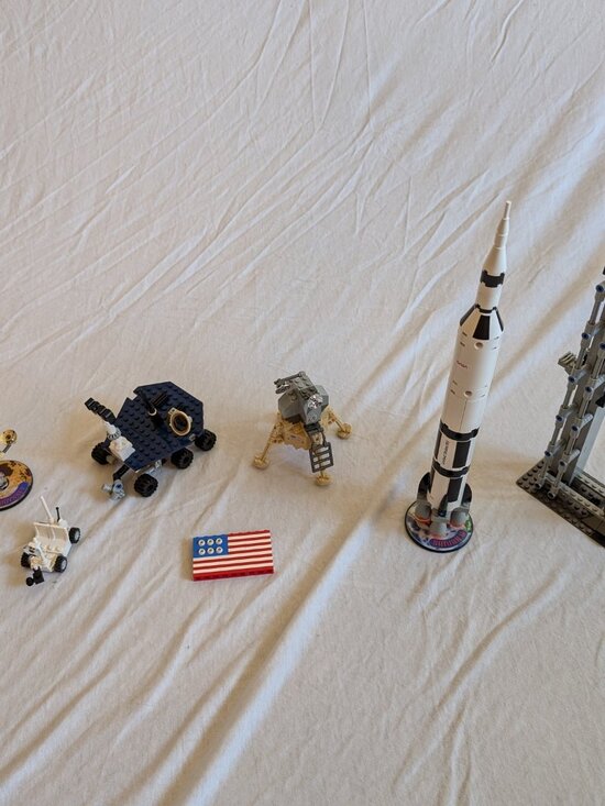 Lego Space Lot - Picture 3 of 6